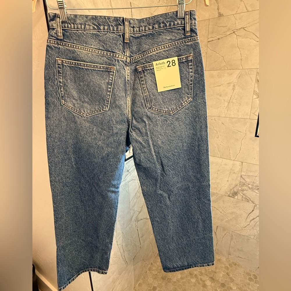 Arleth Mid Rise Straight Leg Cropped Jeans NWT - Picture 4 of 4